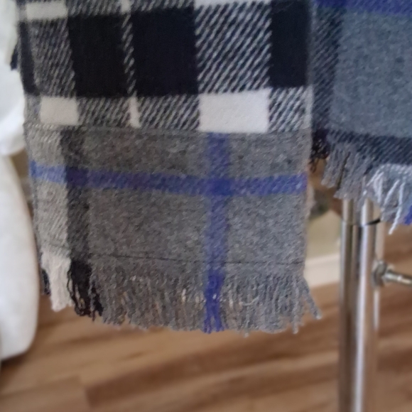 Mystree Black, White and Blue Plaid Shirt Jacket Size Small - Picture 12 of 13